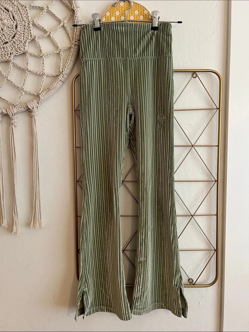 S | Nike Olive Green Ribbed Flare Kids' Sportswear Leggings
